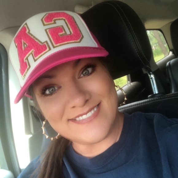 Meet your Posher, Ali - Picture 2 of 2